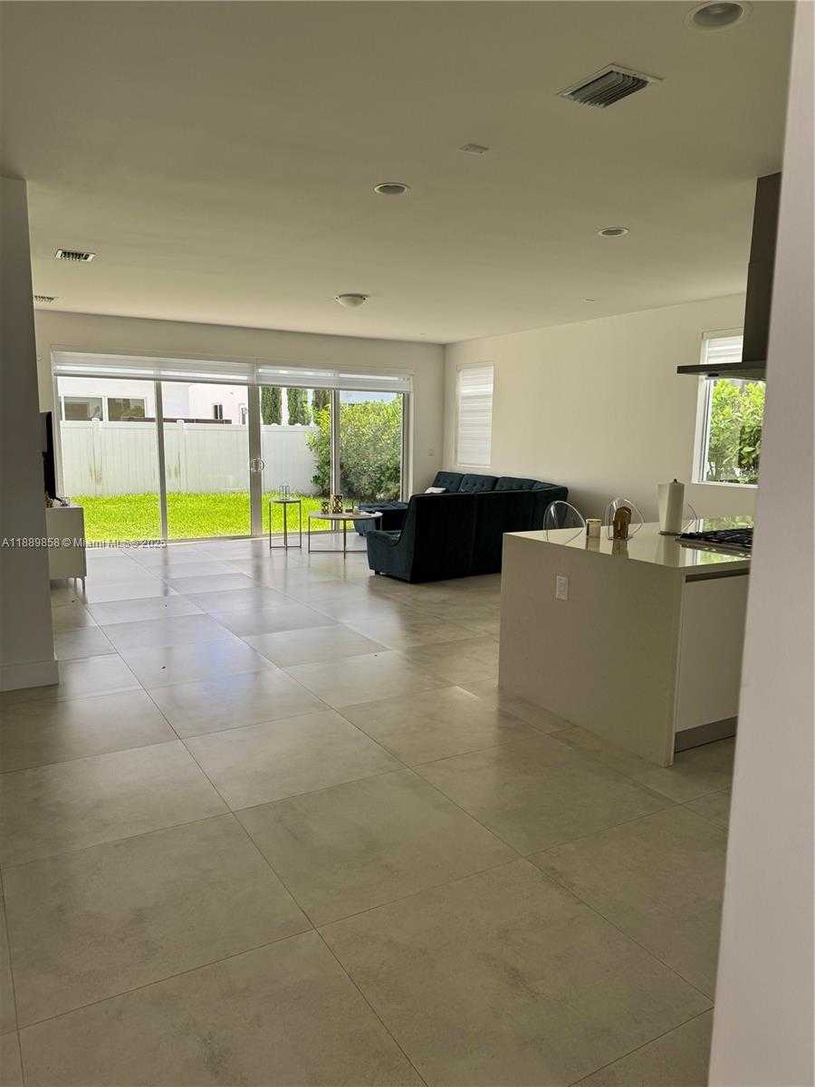Small Image of 7547 NORTH WEST 98TH AVE #., Doral Number 5