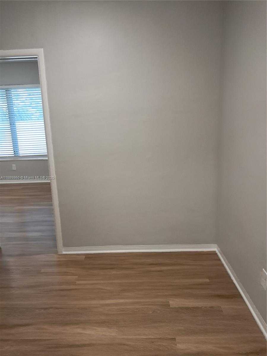 Small Image of 13025 EMERALD DR #258, North Miami Number 2