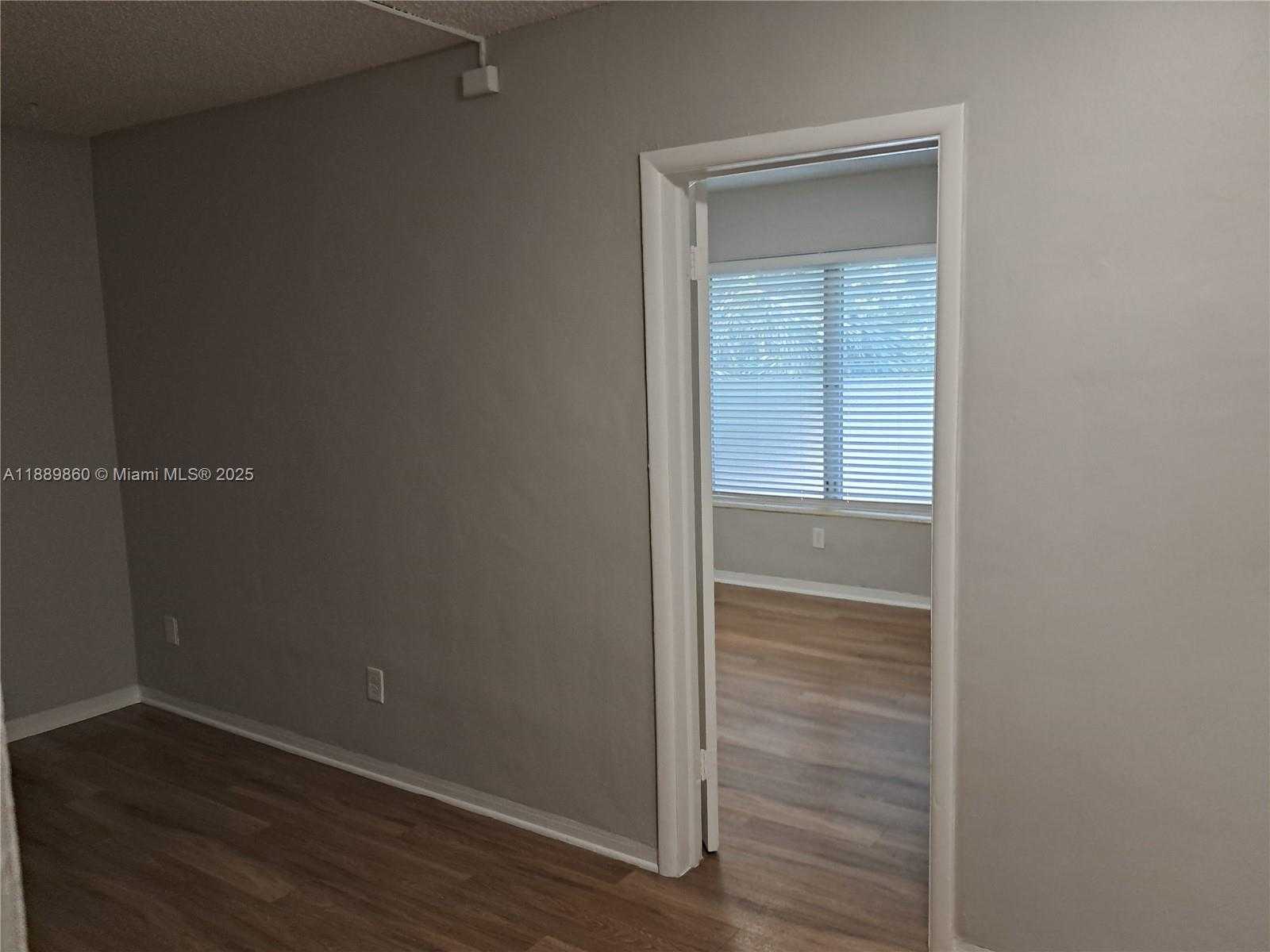Small Image of 13025 EMERALD DR #258, North Miami Number 4