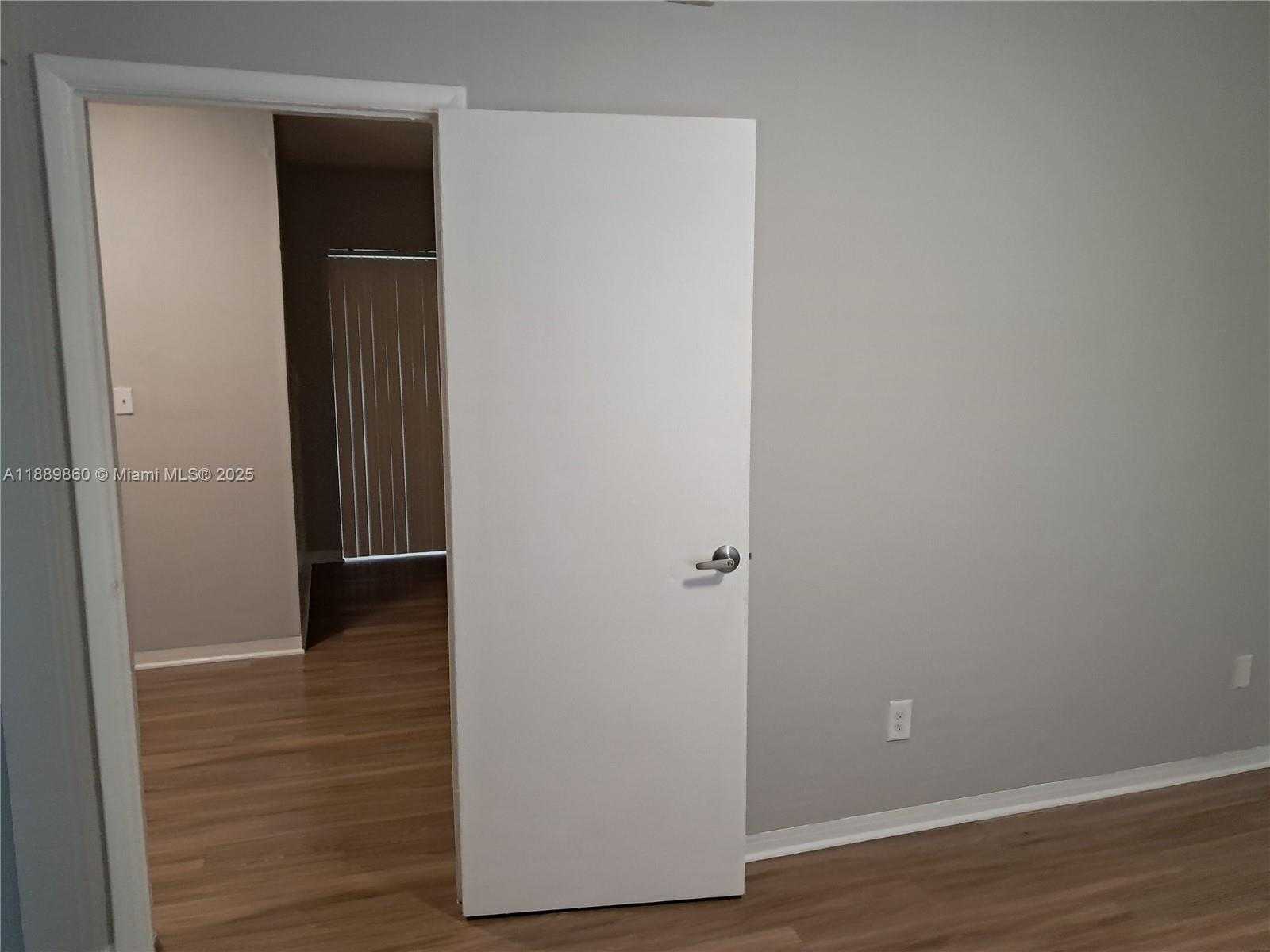 Small Image of 13025 EMERALD DR #258, North Miami Number 7