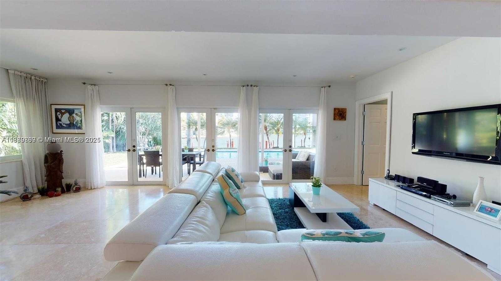 Small Image of 6015 PINE TREE DR, Miami Beach Number 12