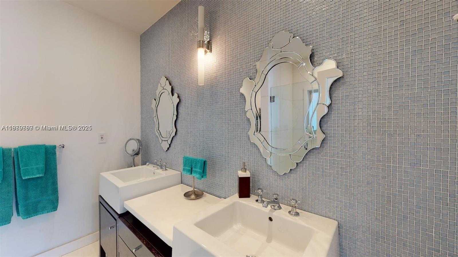 Small Image of 6015 PINE TREE DR, Miami Beach Number 15