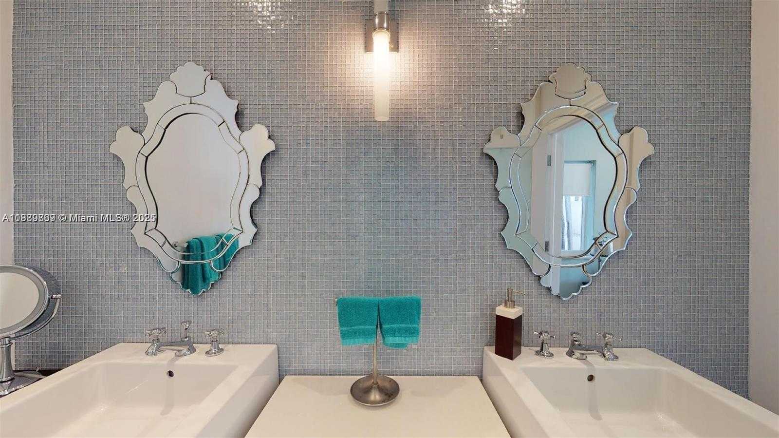 Small Image of 6015 PINE TREE DR, Miami Beach Number 16
