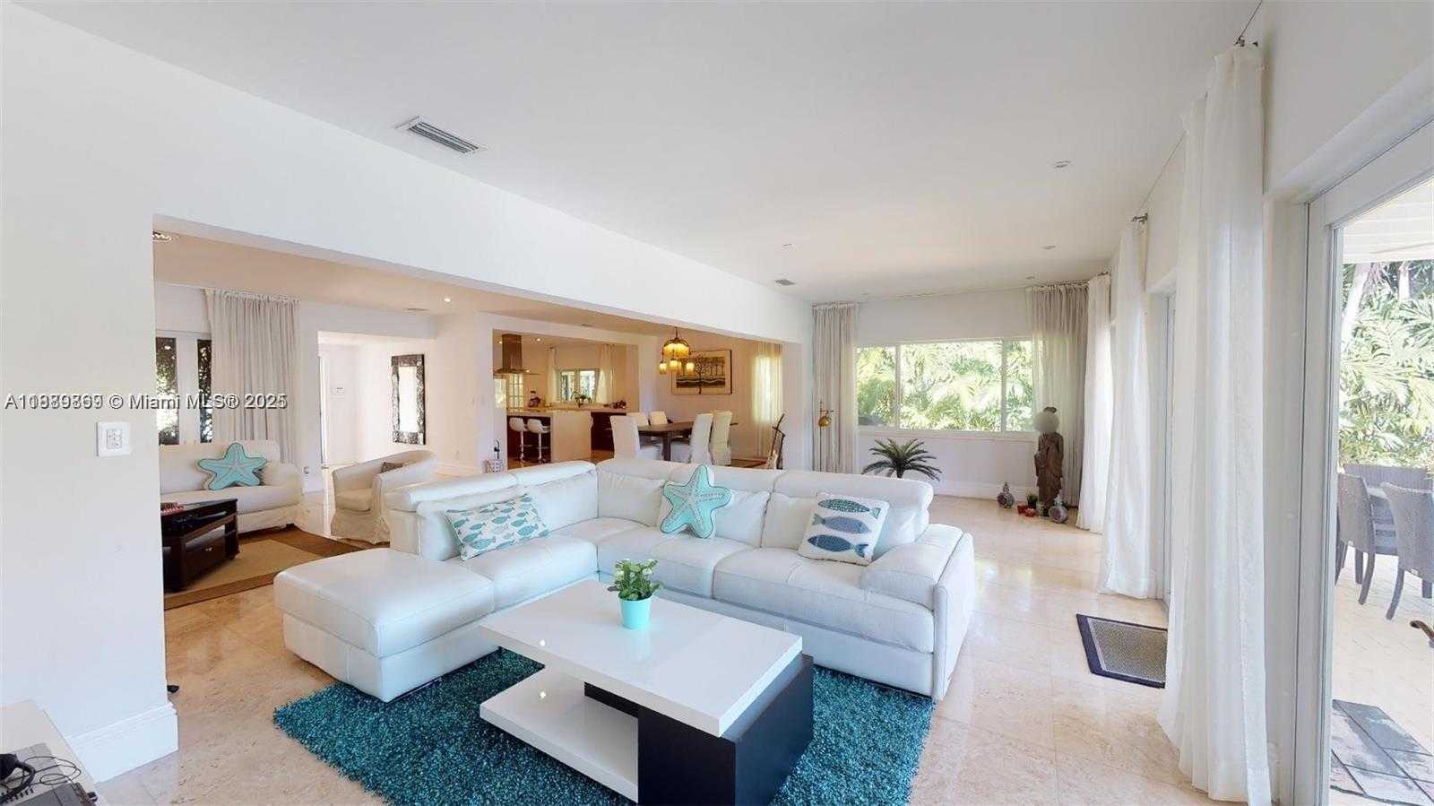 Small Image of 6015 PINE TREE DR, Miami Beach Number 17