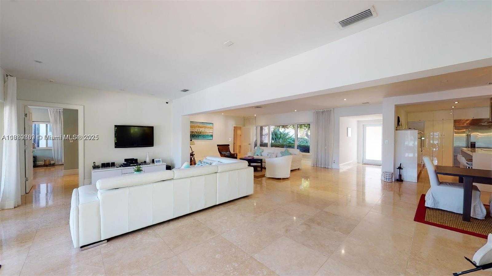 Small Image of 6015 PINE TREE DR, Miami Beach Number 18
