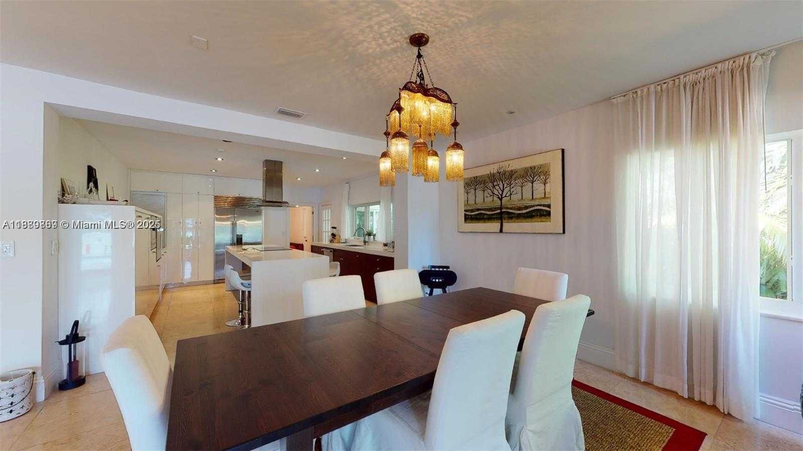 Small Image of 6015 PINE TREE DR, Miami Beach Number 19