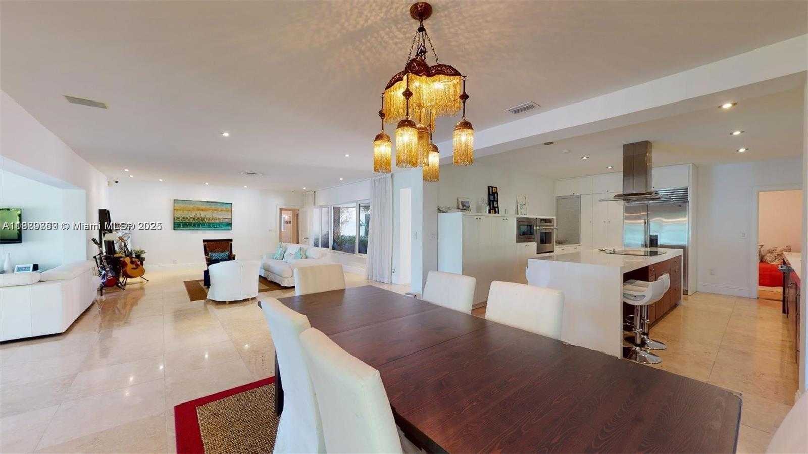 Small Image of 6015 PINE TREE DR, Miami Beach Number 20