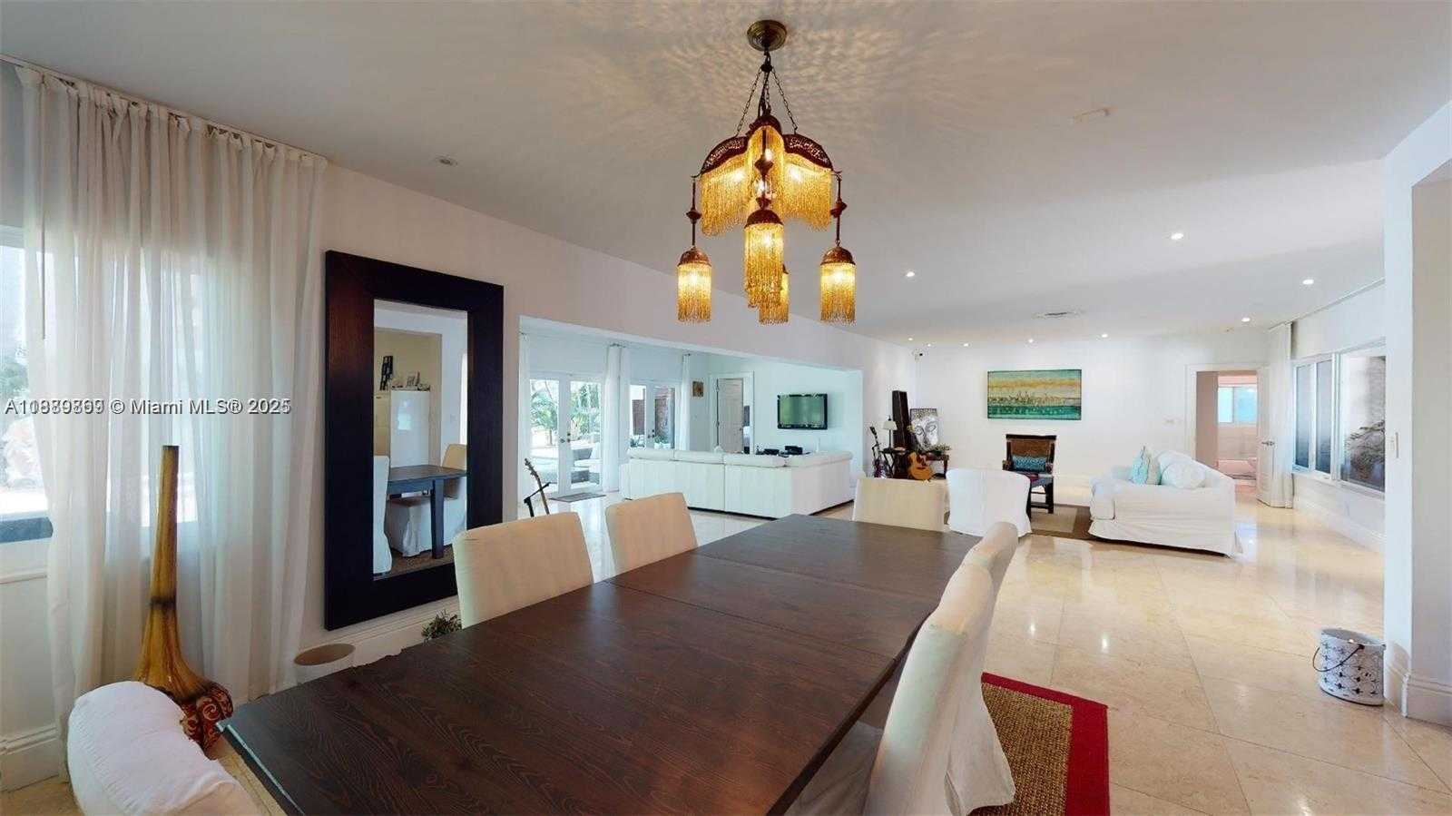 Small Image of 6015 PINE TREE DR, Miami Beach Number 21