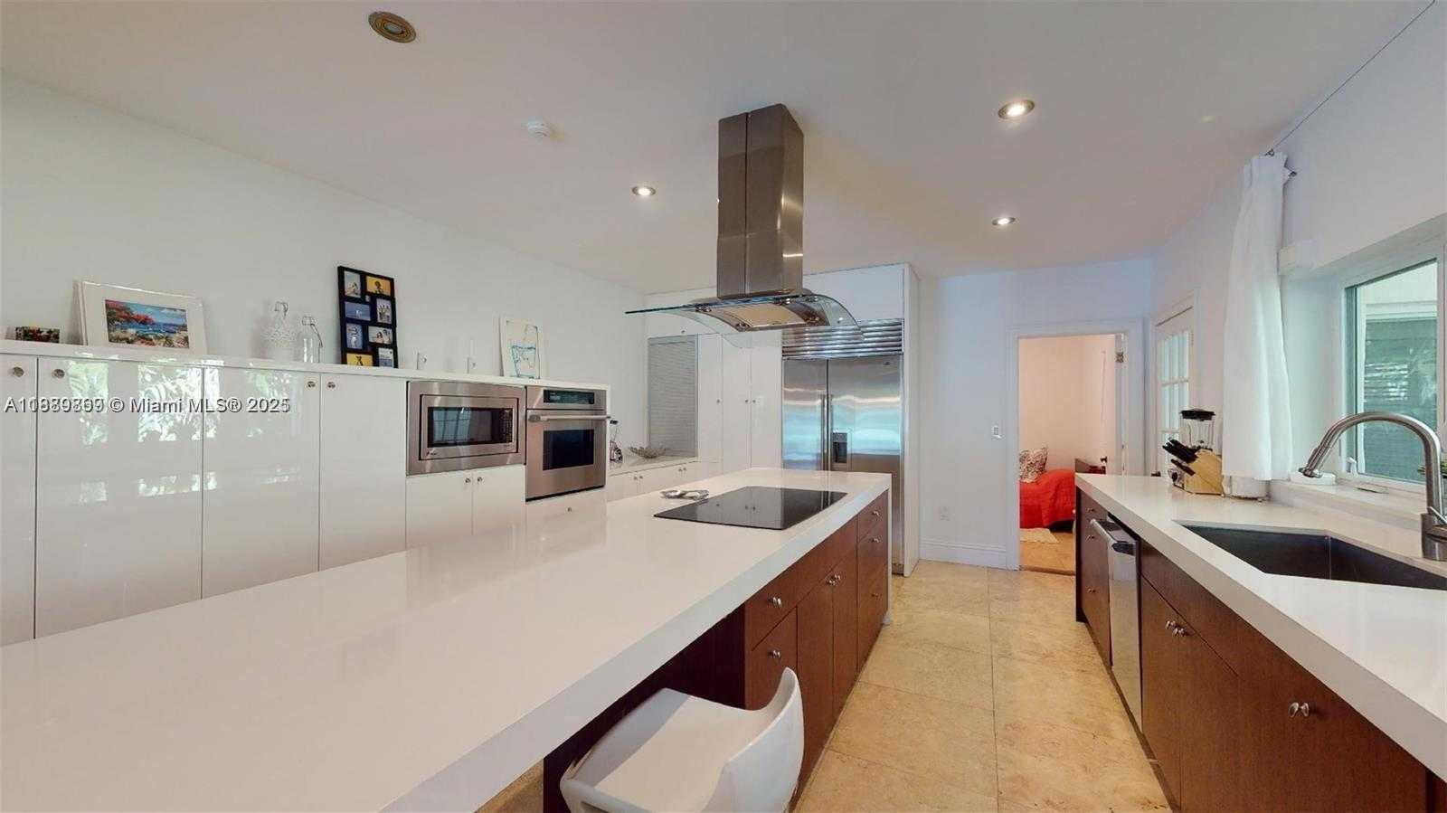 Small Image of 6015 PINE TREE DR, Miami Beach Number 22