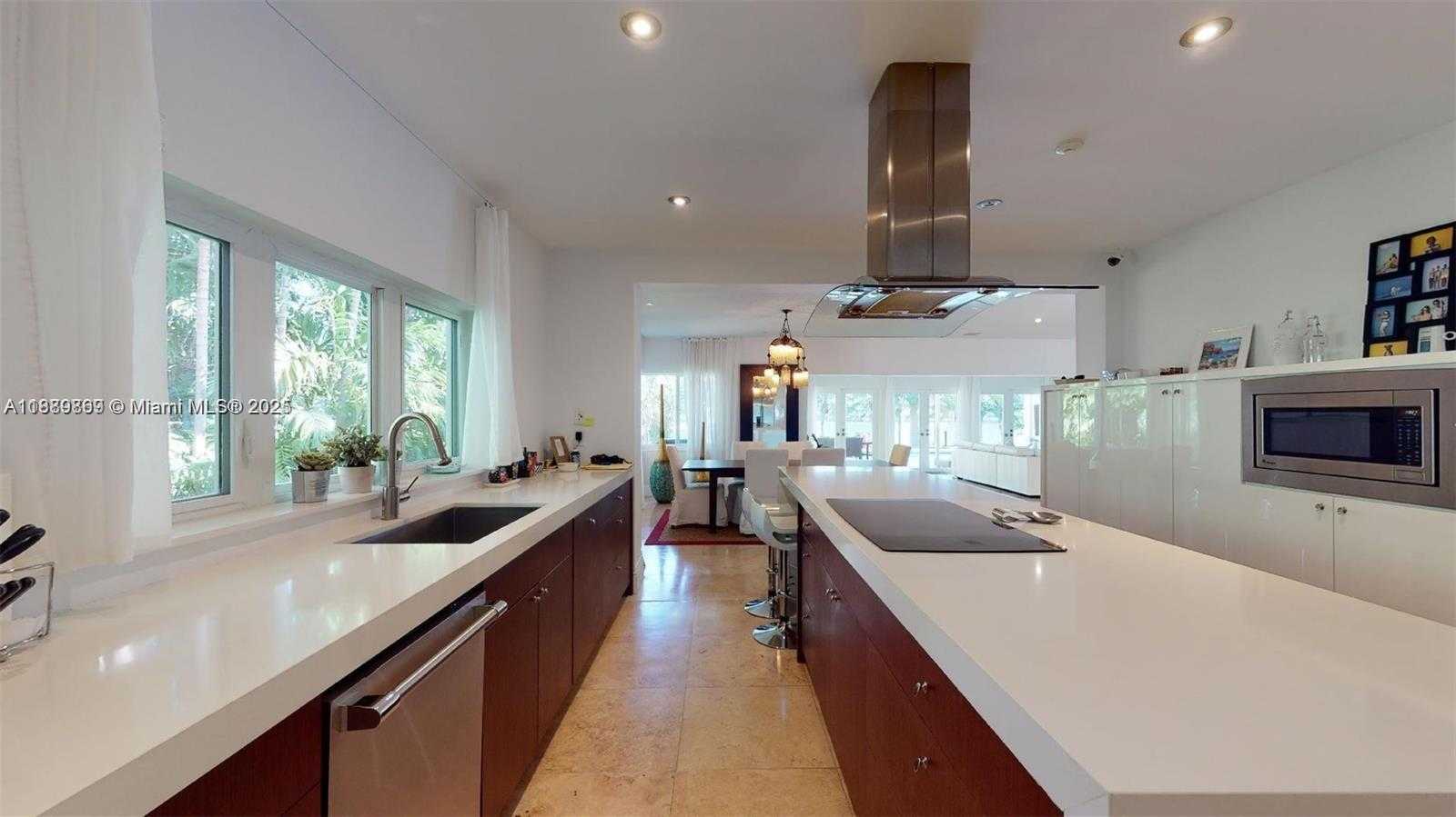 Small Image of 6015 PINE TREE DR, Miami Beach Number 25