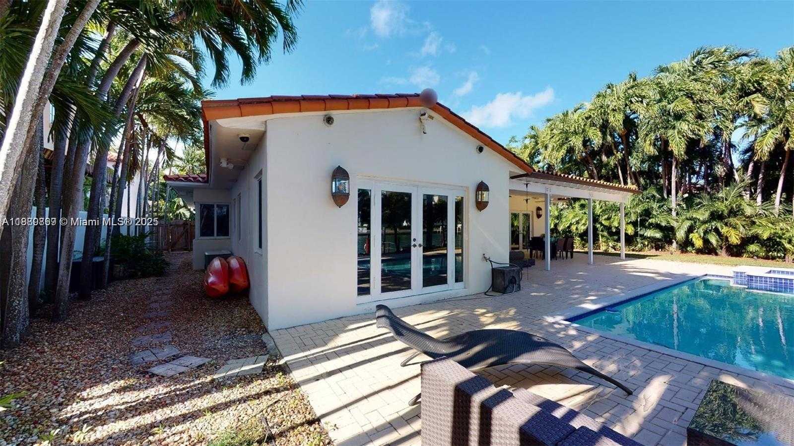 Small Image of 6015 PINE TREE DR, Miami Beach Number 33