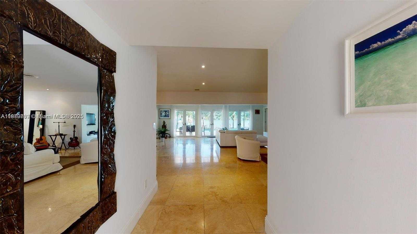 Small Image of 6015 PINE TREE DR, Miami Beach Number 36
