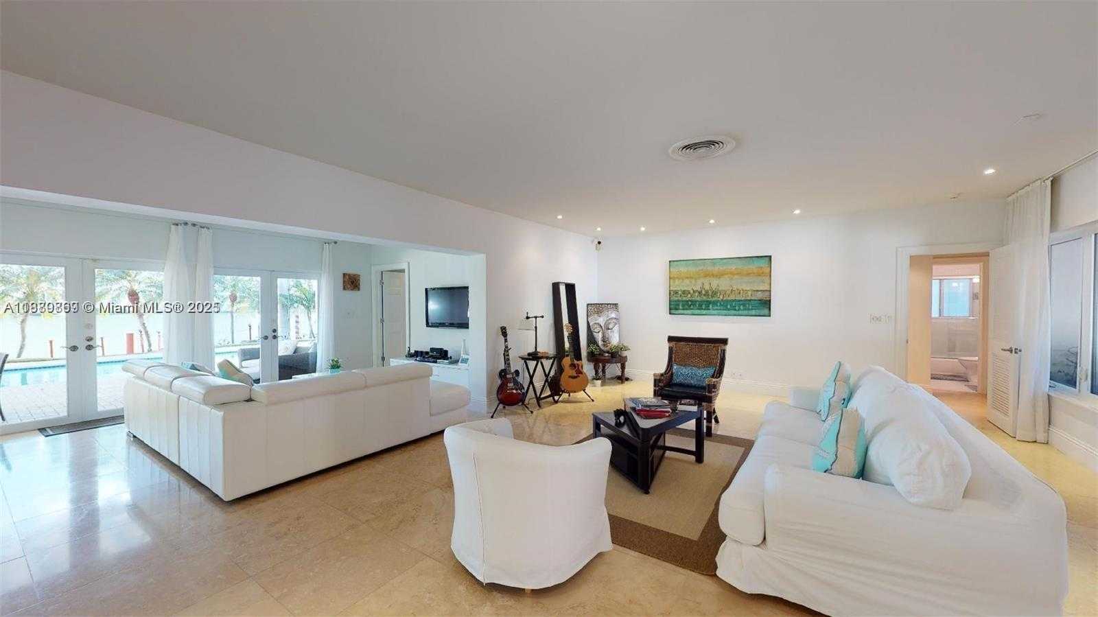 Small Image of 6015 PINE TREE DR, Miami Beach Number 4