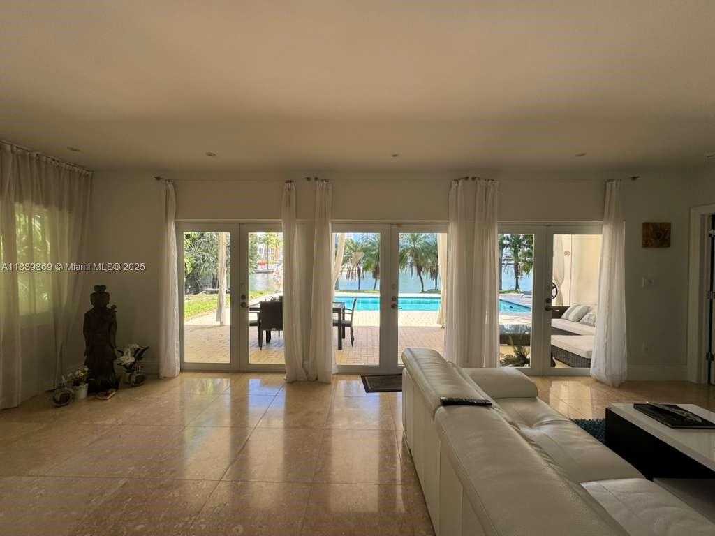 Small Image of 6015 PINE TREE DR, Miami Beach Number 42