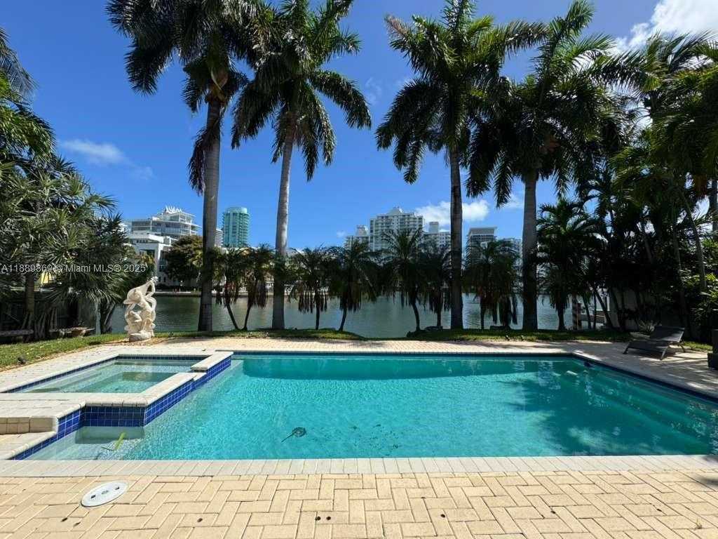 Small Image of 6015 PINE TREE DR, Miami Beach Number 43