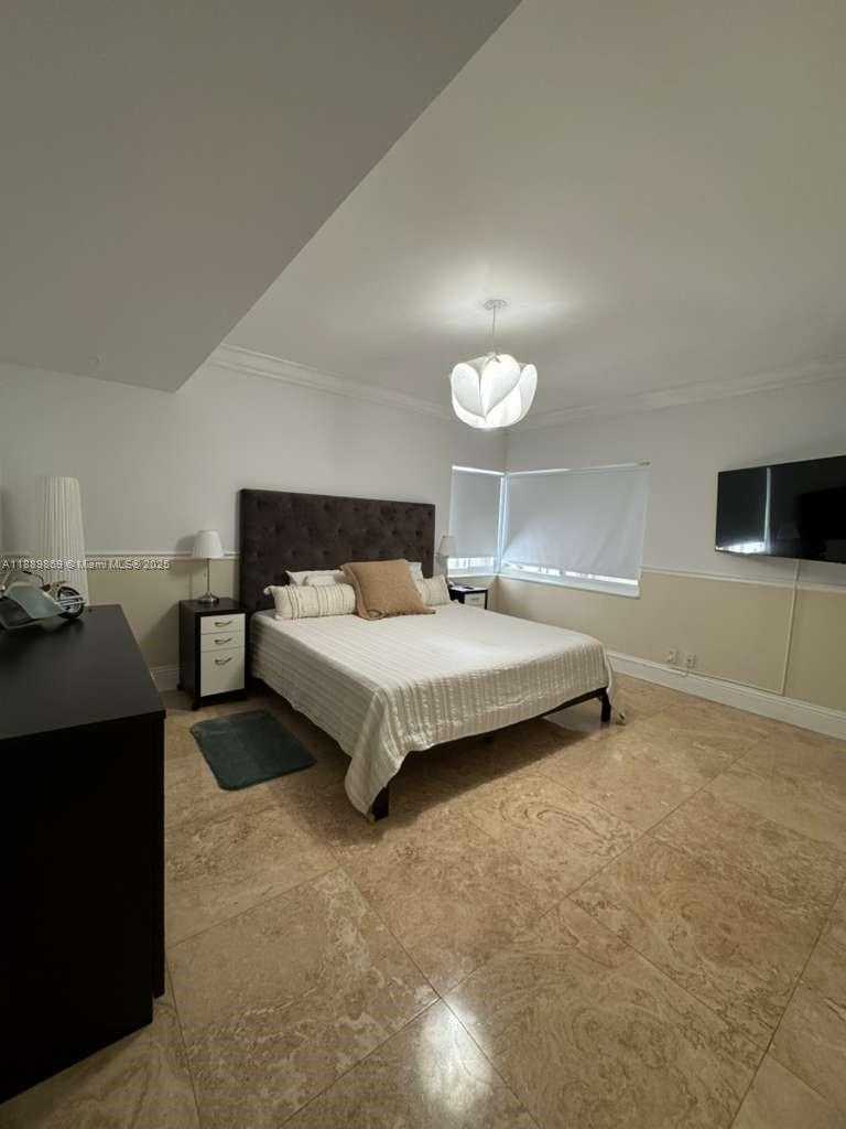 Small Image of 6015 PINE TREE DR, Miami Beach Number 45