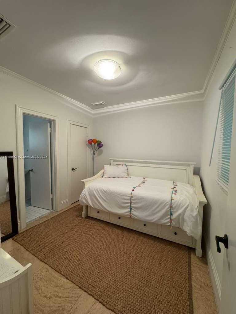 Small Image of 6015 PINE TREE DR, Miami Beach Number 46
