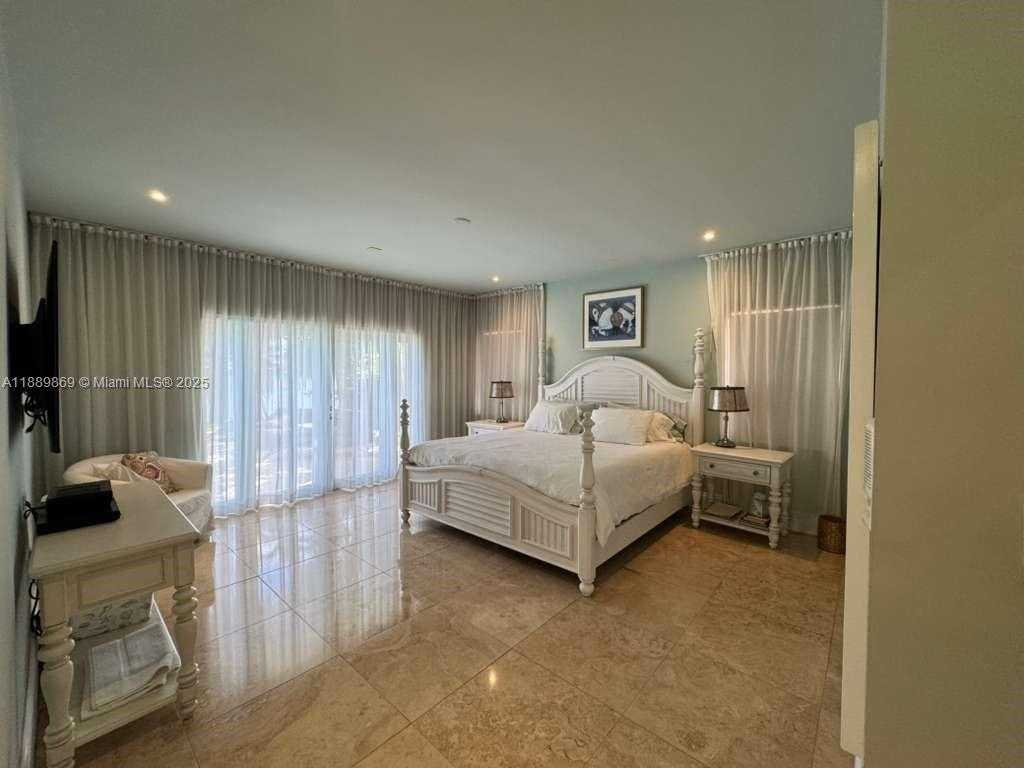 Small Image of 6015 PINE TREE DR, Miami Beach Number 47