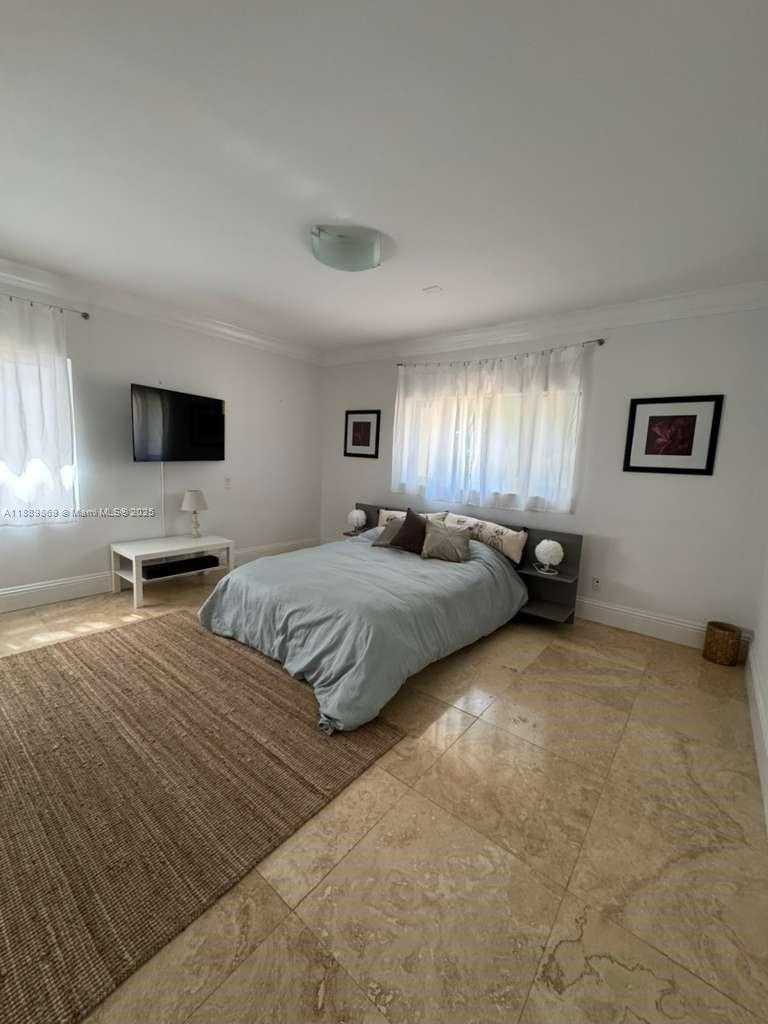 Small Image of 6015 PINE TREE DR, Miami Beach Number 48