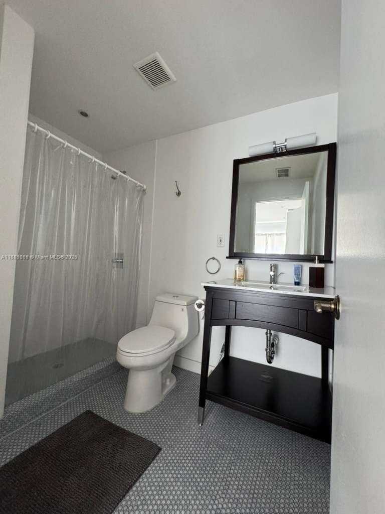 Small Image of 6015 PINE TREE DR, Miami Beach Number 50
