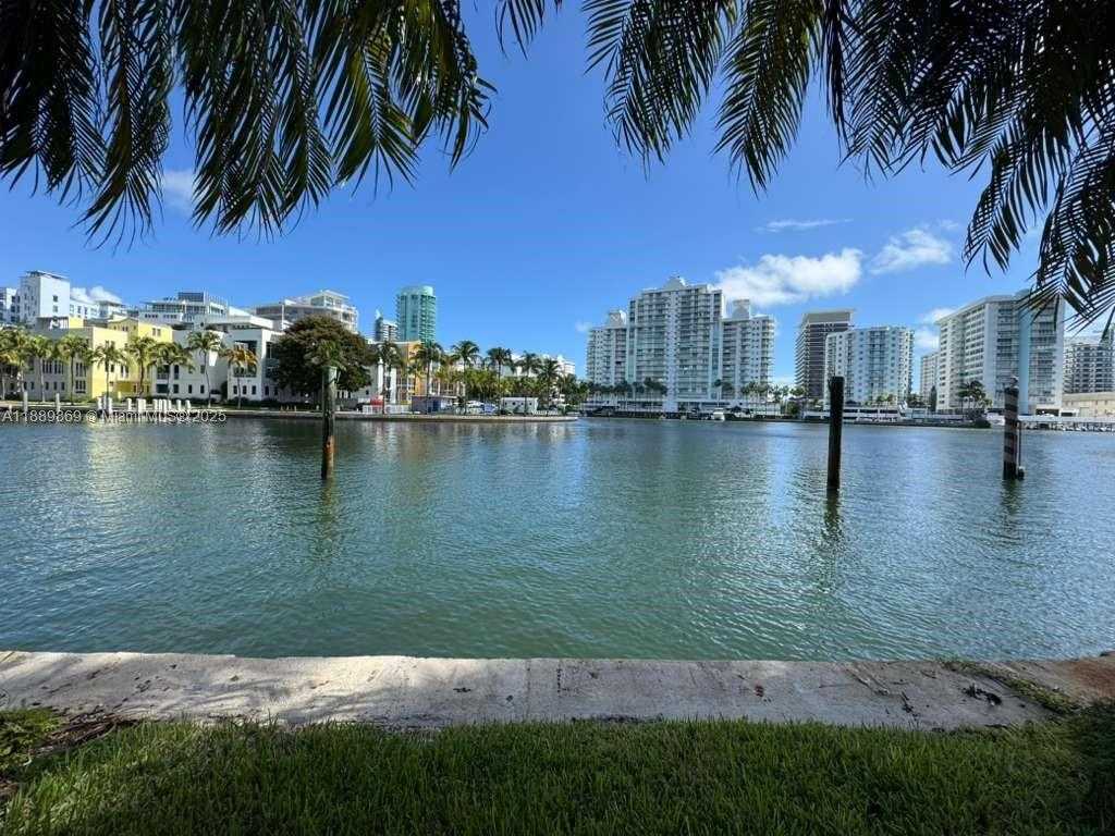 Small Image of 6015 PINE TREE DR, Miami Beach Number 52