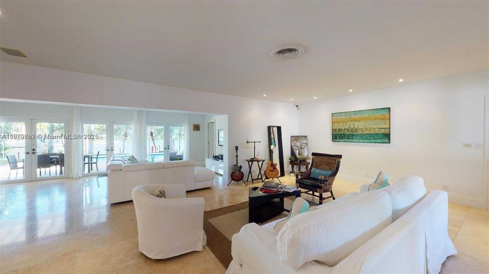 Small Image of 6015 PINE TREE DR, Miami Beach Number 6
