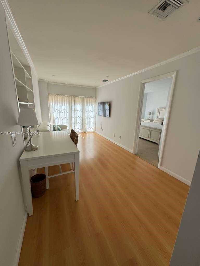Small Image of 6015 PINE TREE DR, Miami Beach Number 60