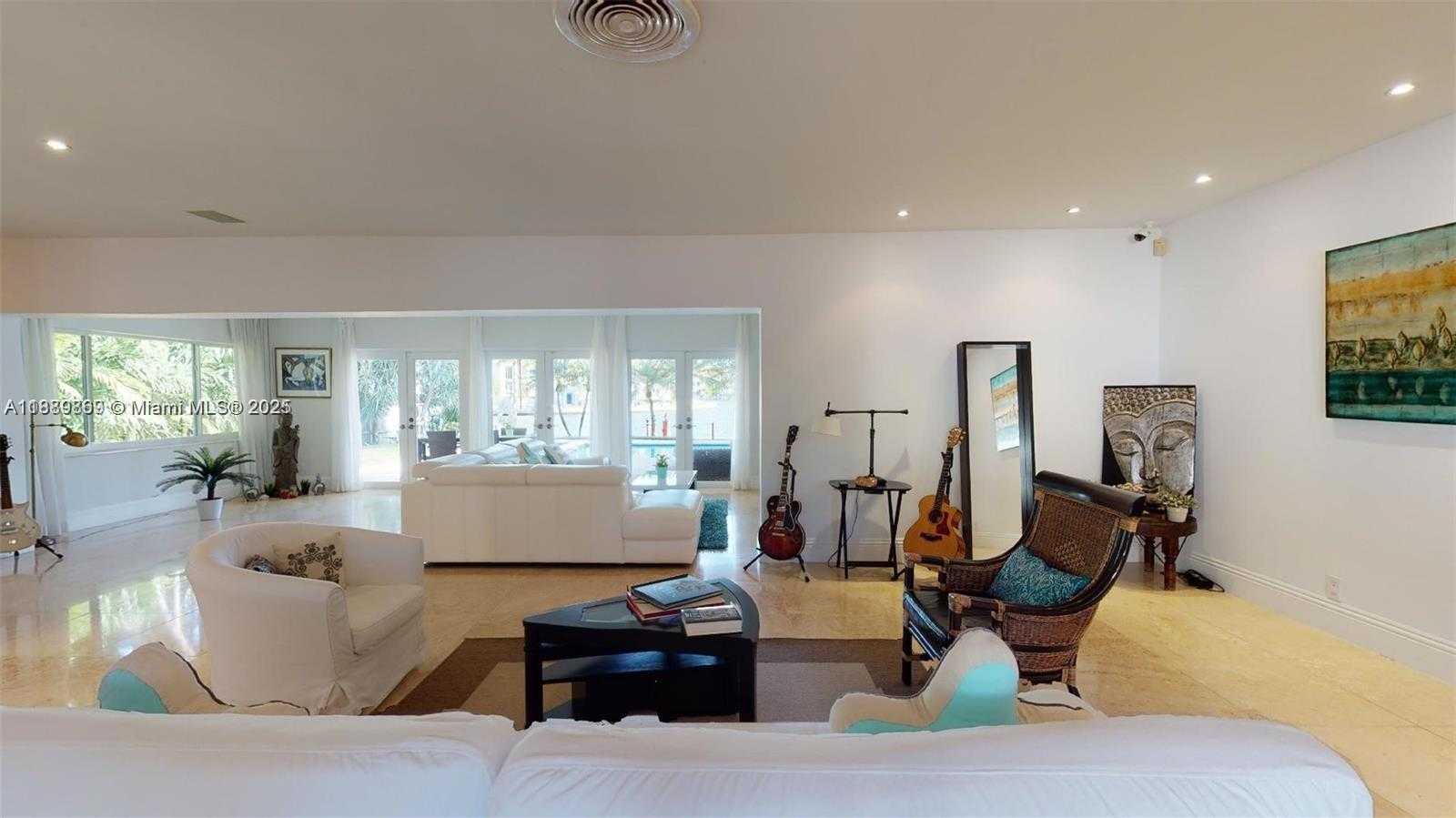 Small Image of 6015 PINE TREE DR, Miami Beach Number 7