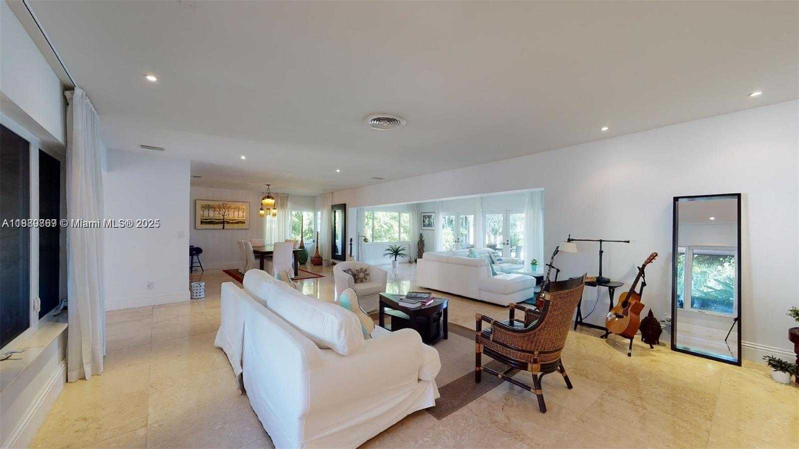 Small Image of 6015 PINE TREE DR, Miami Beach Number 8