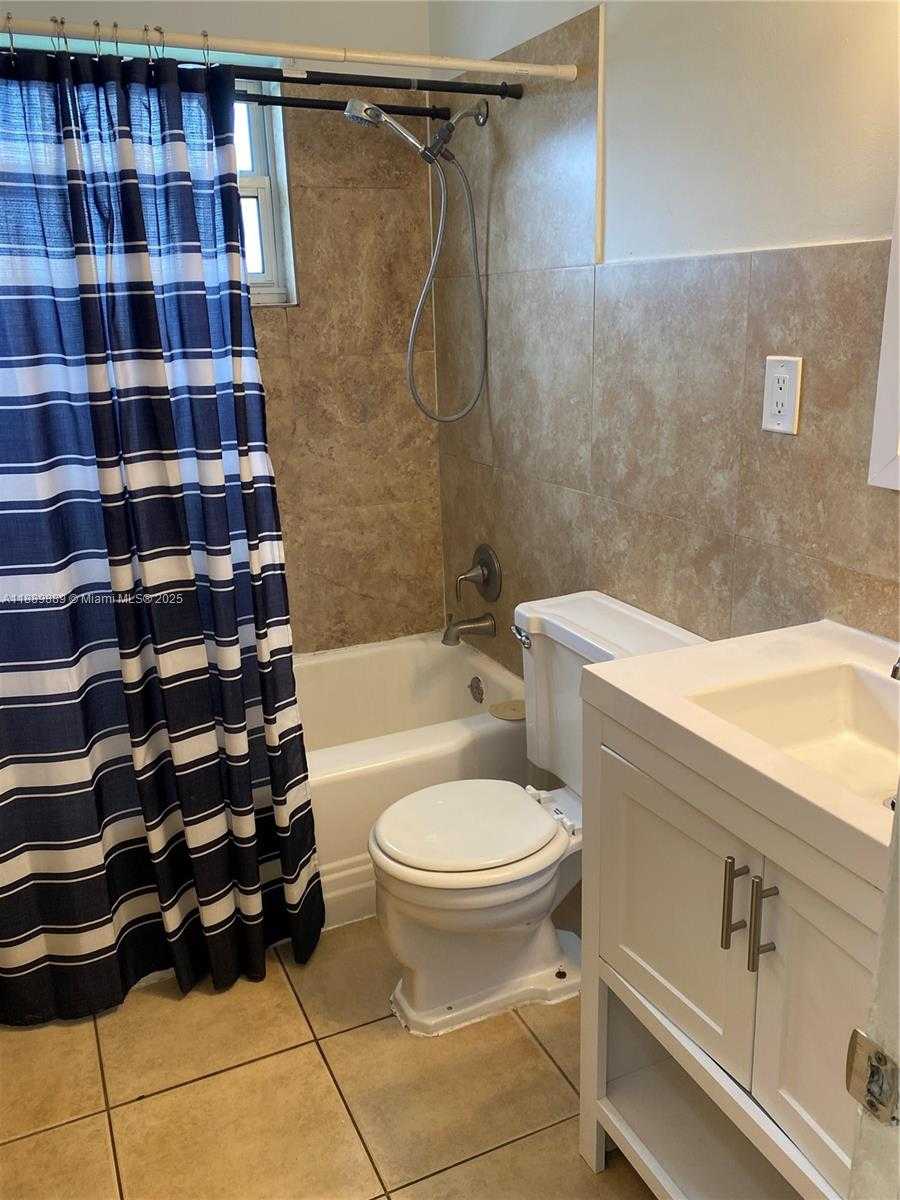 Small Image of 2215 ADAMS ST #1, Hollywood Number 16