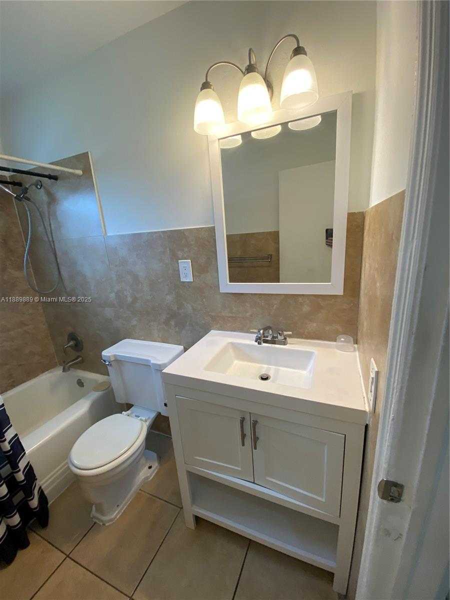 Small Image of 2215 ADAMS ST #1, Hollywood Number 17