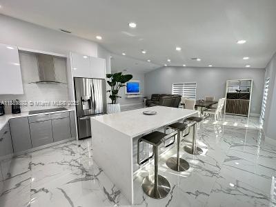 Small Image of Miami Number 6