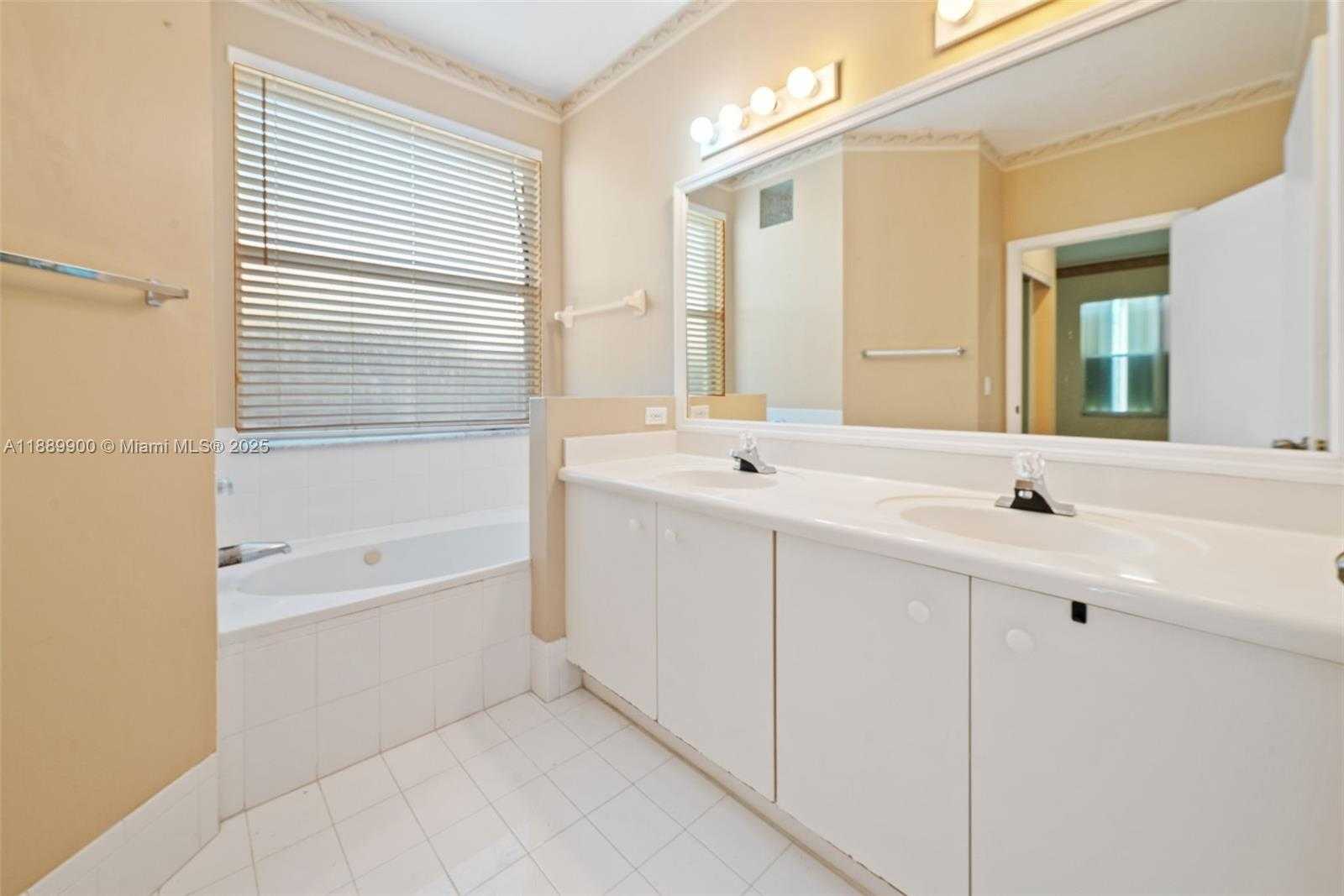 Small Image of 15942 SOUTH WEST 146TH TER, Miami Number 14