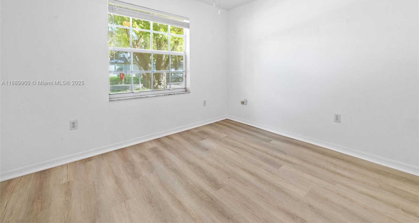 Small Image of 15942 SOUTH WEST 146TH TER, Miami Number 17