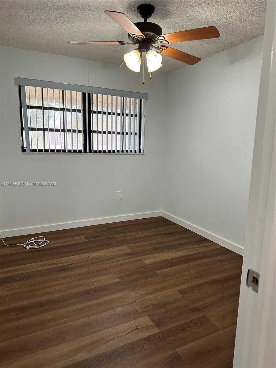 Small Image of 5912 SOUTH WEST 133RD CT, Miami Number 4