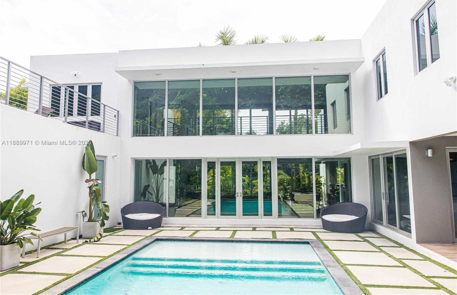 Small Image of Miami Number 2
