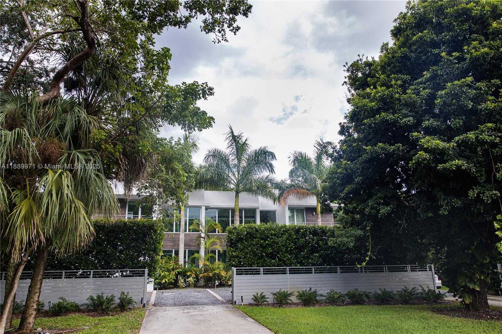 Small Image of Miami Number 31