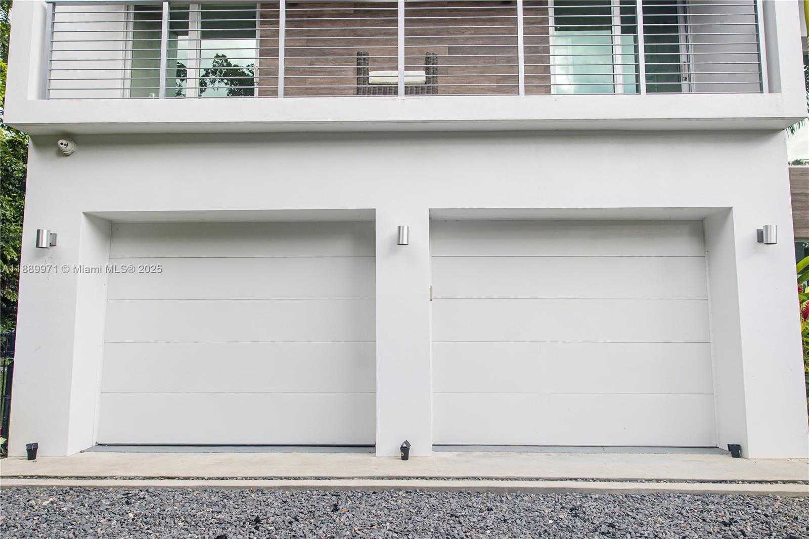Small Image of Miami Number 32