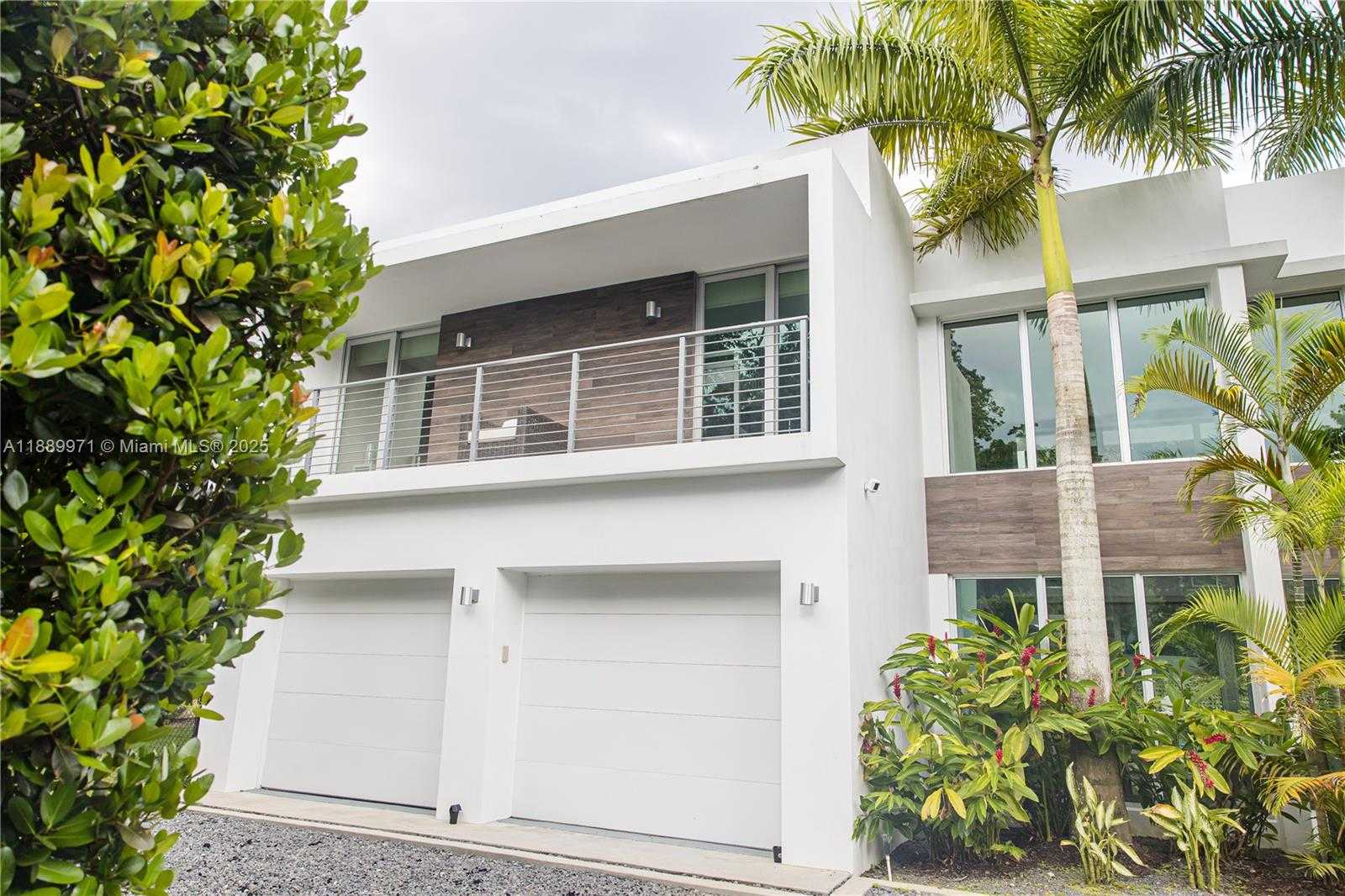 Small Image of Miami Number 33