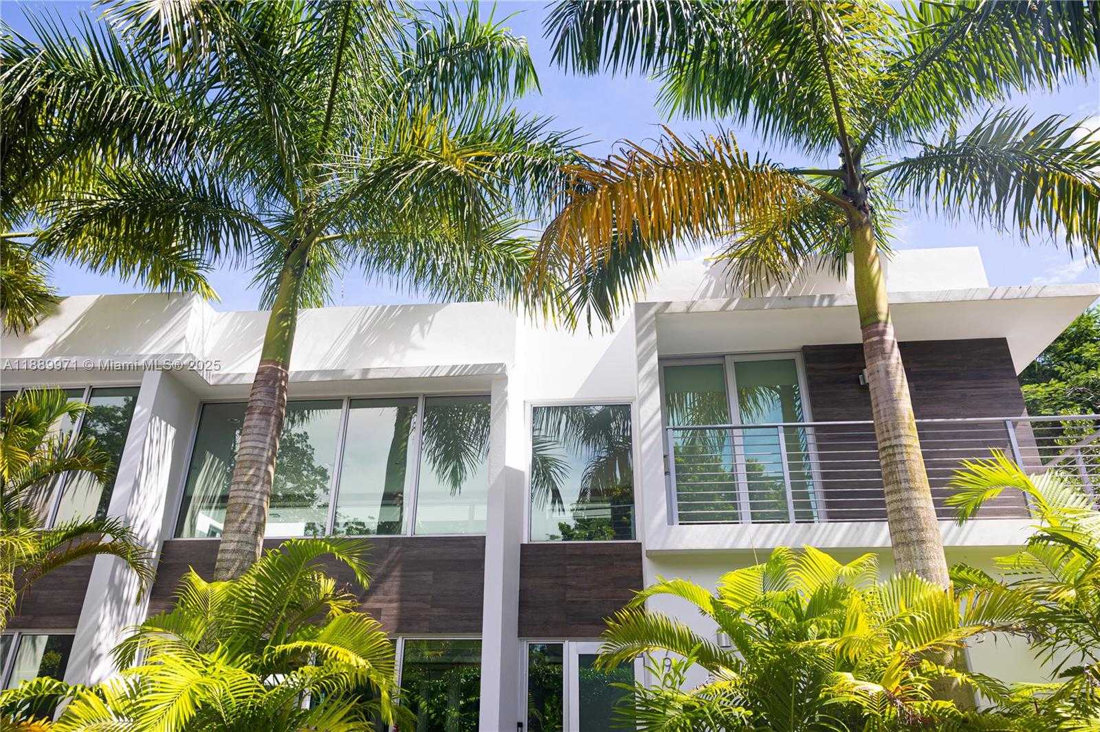 Small Image of Miami Number 5