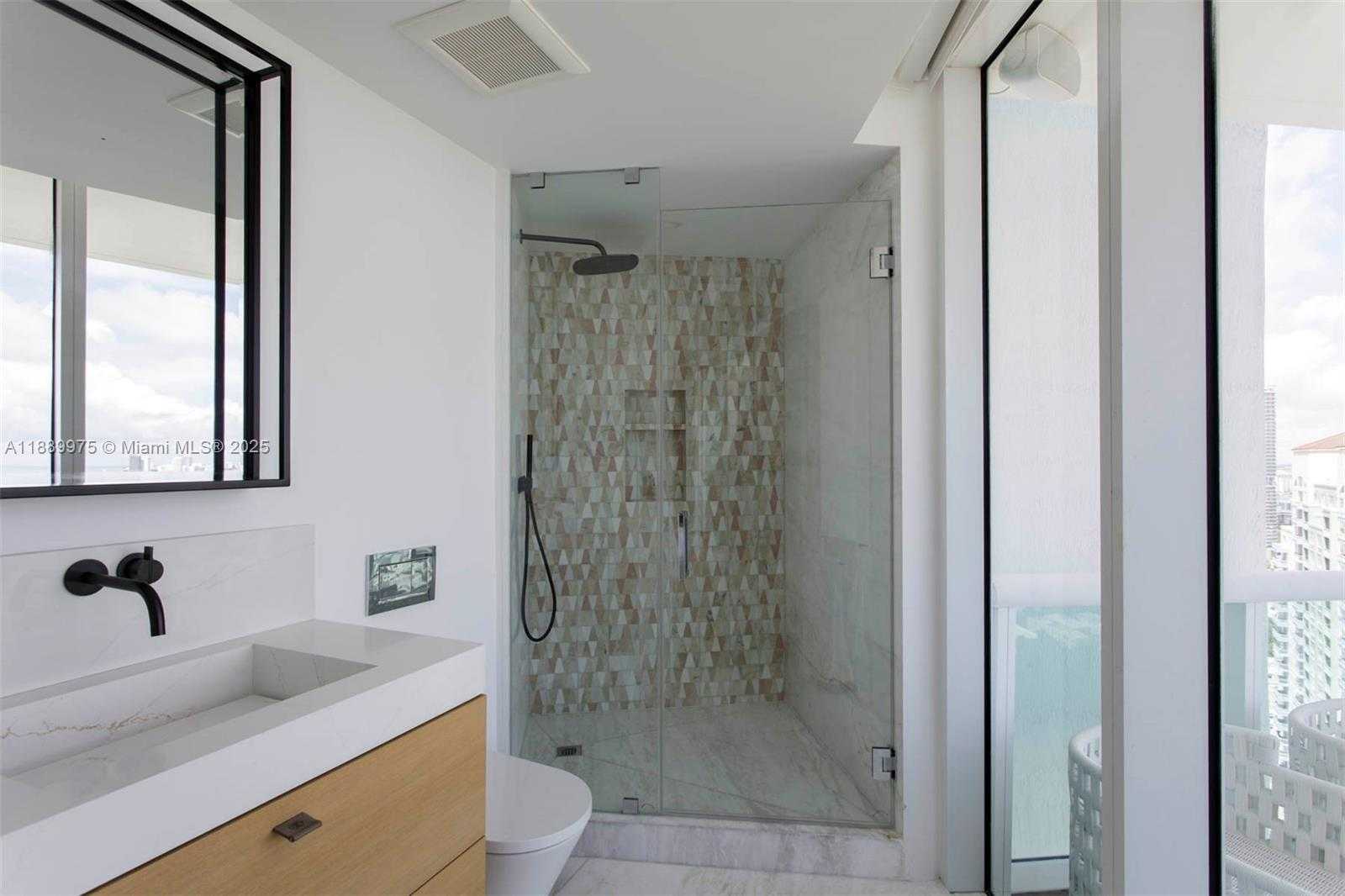 Small Image of 1000 SOUTH POINTE DR #3301, Miami Beach Number 12