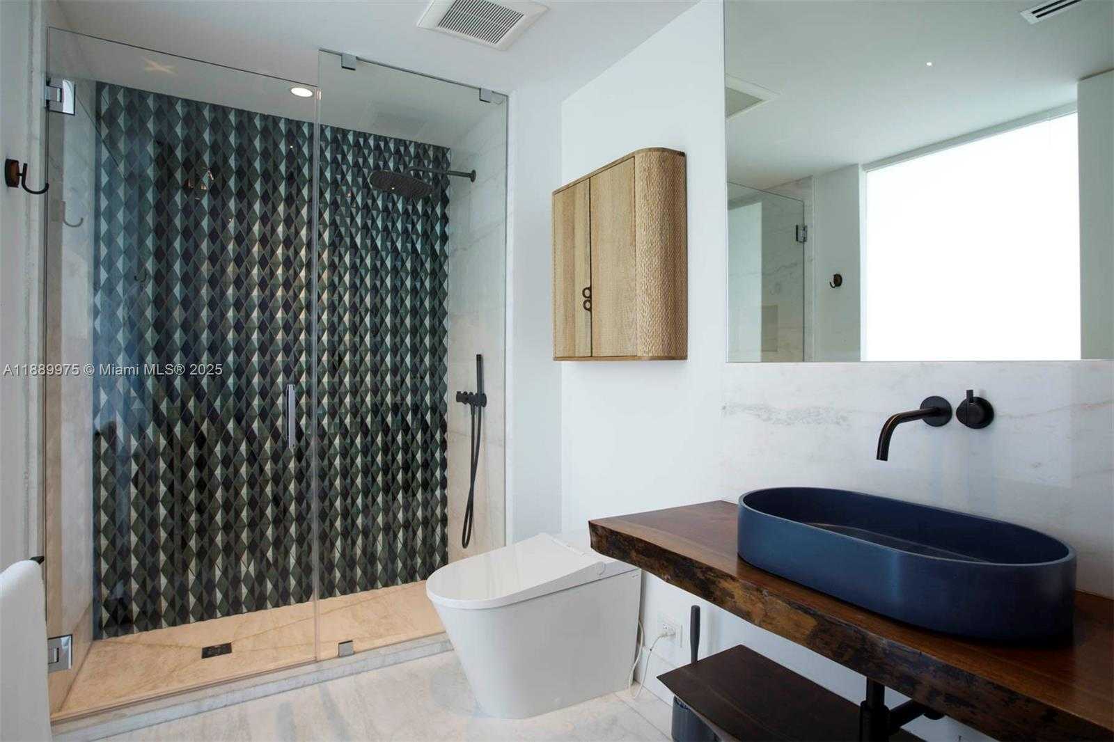 Small Image of 1000 SOUTH POINTE DR #3301, Miami Beach Number 14
