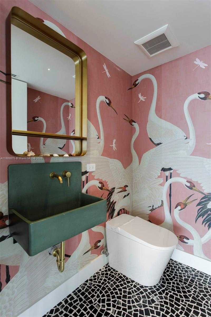 Small Image of 1000 SOUTH POINTE DR #3301, Miami Beach Number 15