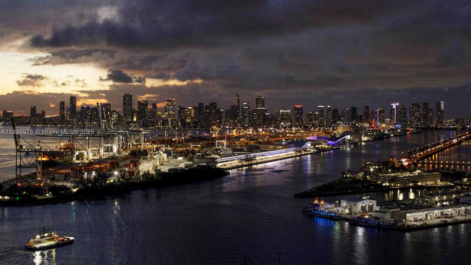 Small Image of 1000 SOUTH POINTE DR #3301, Miami Beach Number 19