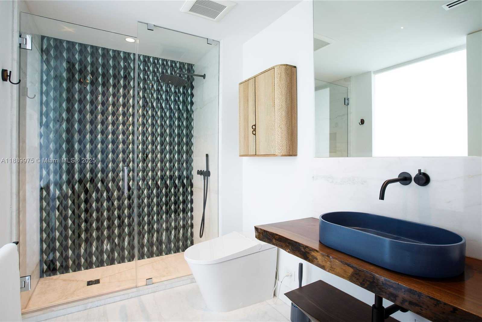 Small Image of 1000 SOUTH POINTE DR #3301, Miami Beach Number 20