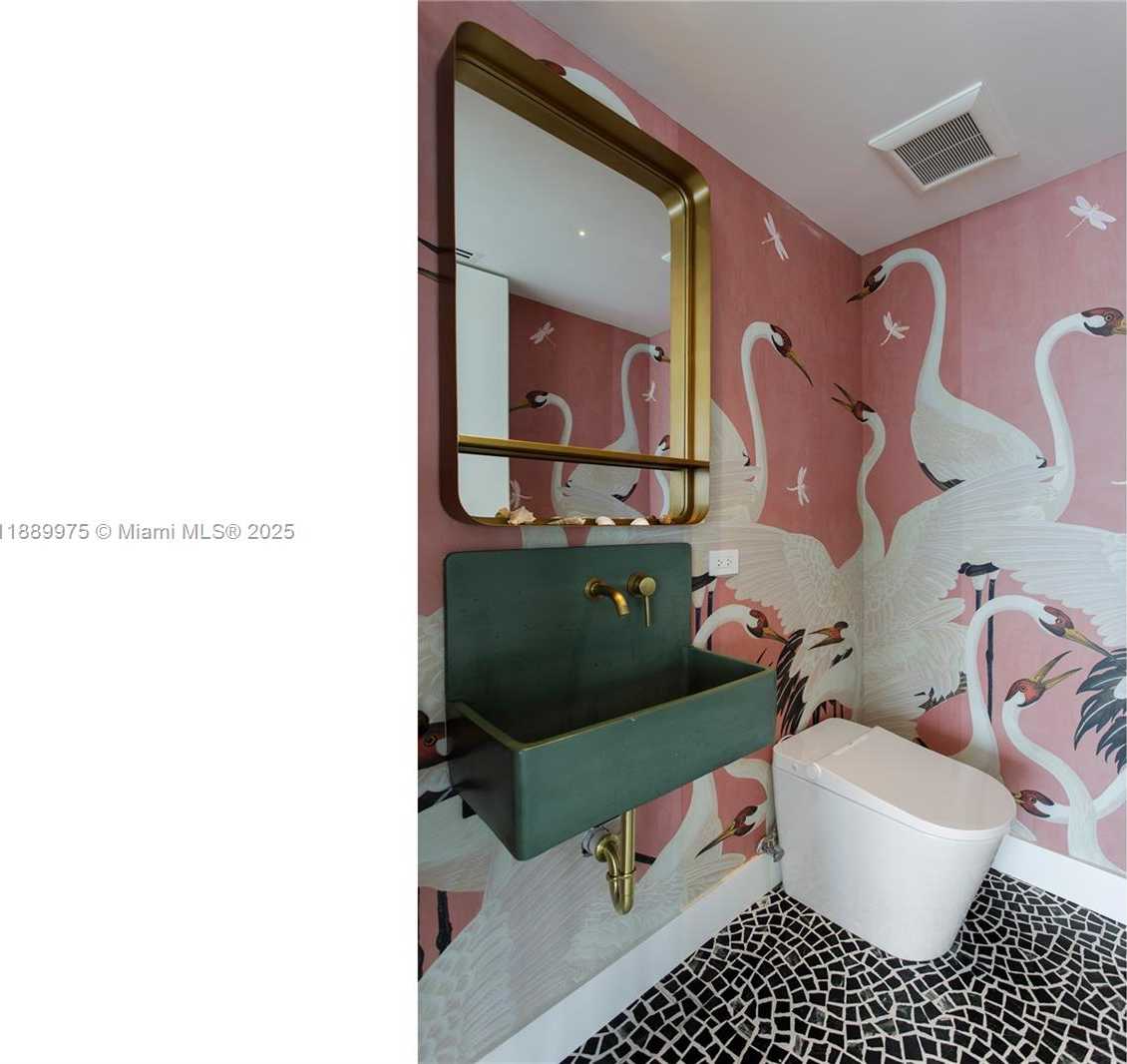 Small Image of 1000 SOUTH POINTE DR #3301, Miami Beach Number 24