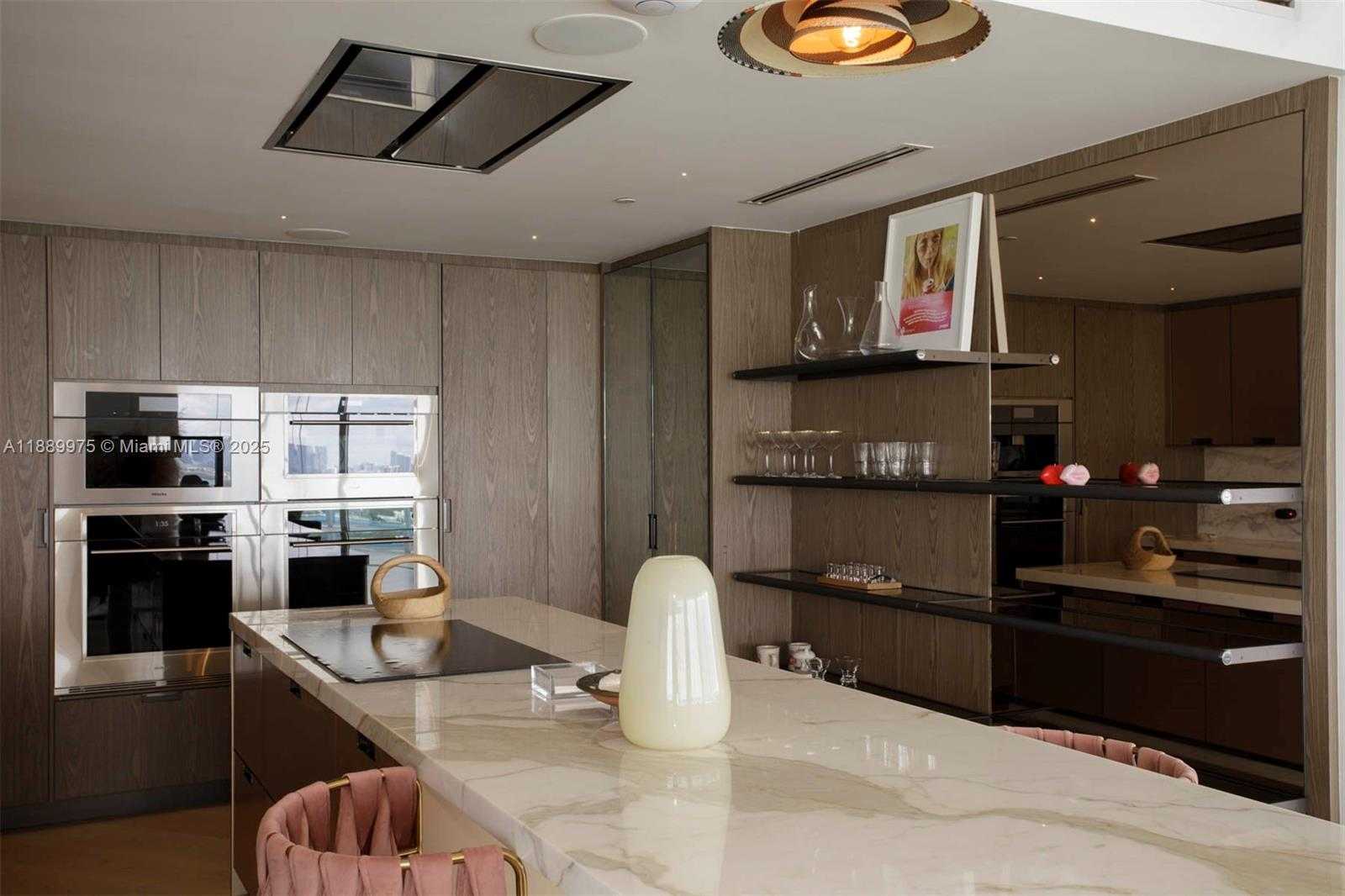 Small Image of 1000 SOUTH POINTE DR #3301, Miami Beach Number 4