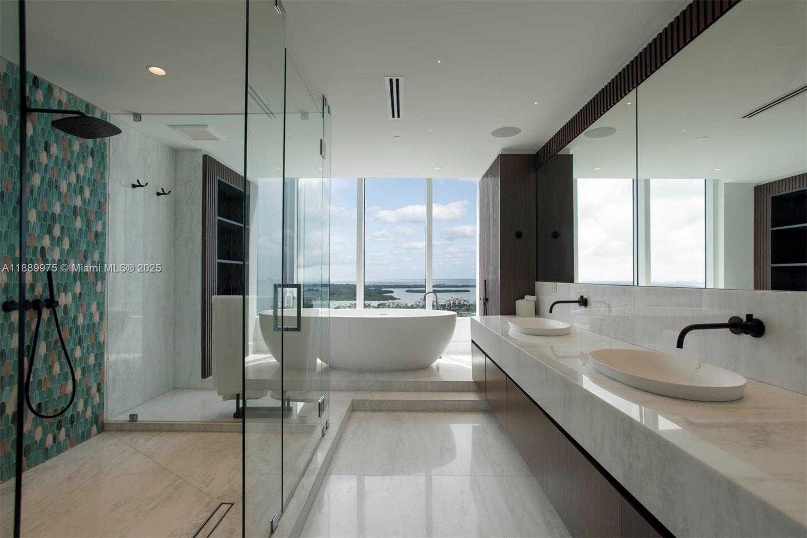 Small Image of 1000 SOUTH POINTE DR #3301, Miami Beach Number 9