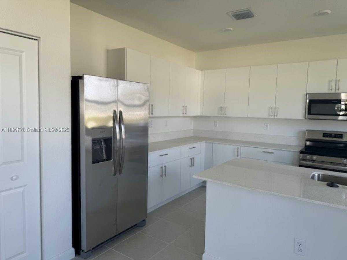 Small Image of 19855 SW 321st St, Homestead, FL 33030, USA Number 4