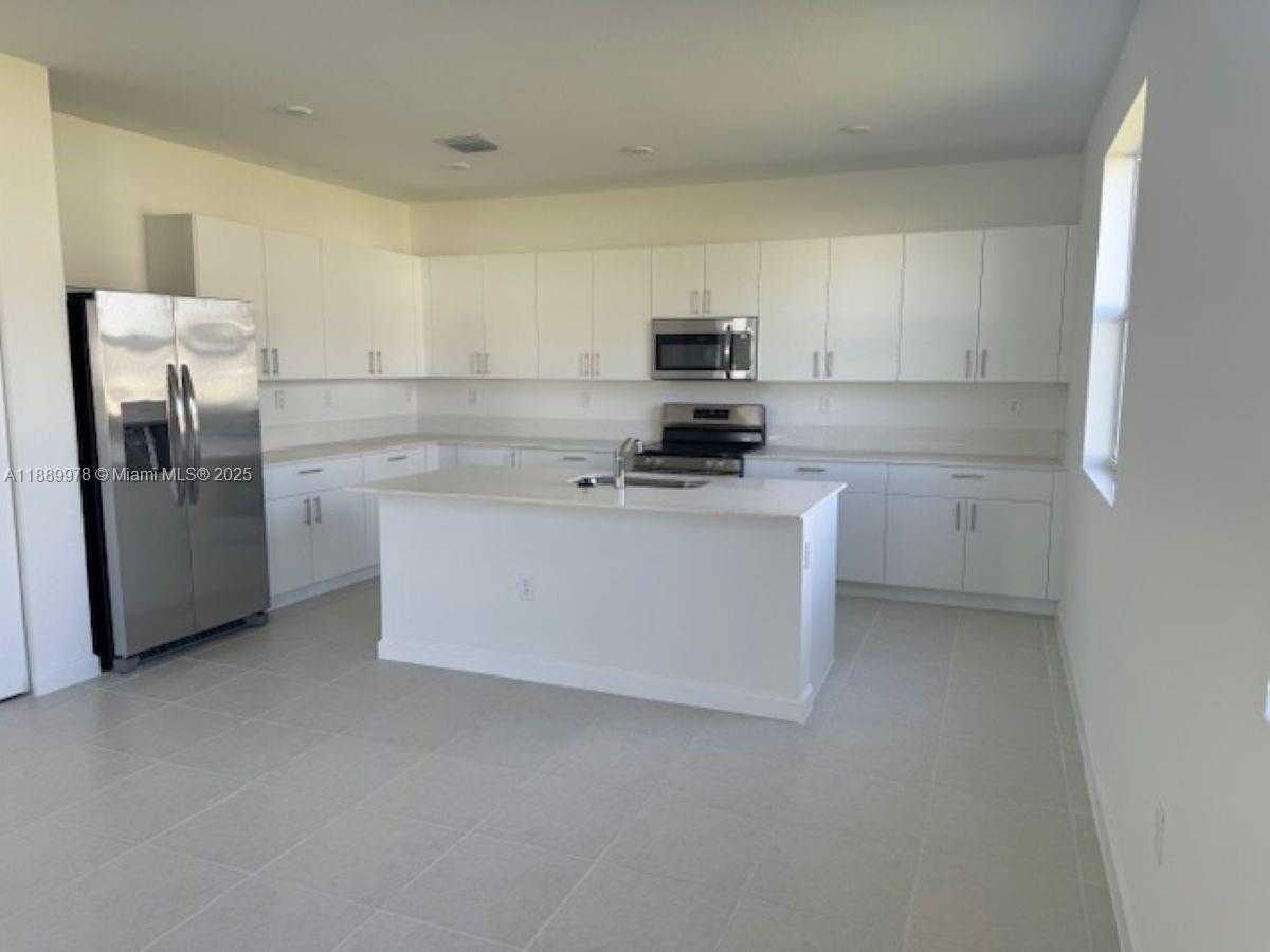 Small Image of 19855 SW 321st St, Homestead, FL 33030, USA Number 5